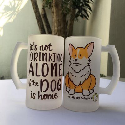 Tarro “It’s not drinking alone if the DOG is home” (diseños corgi)