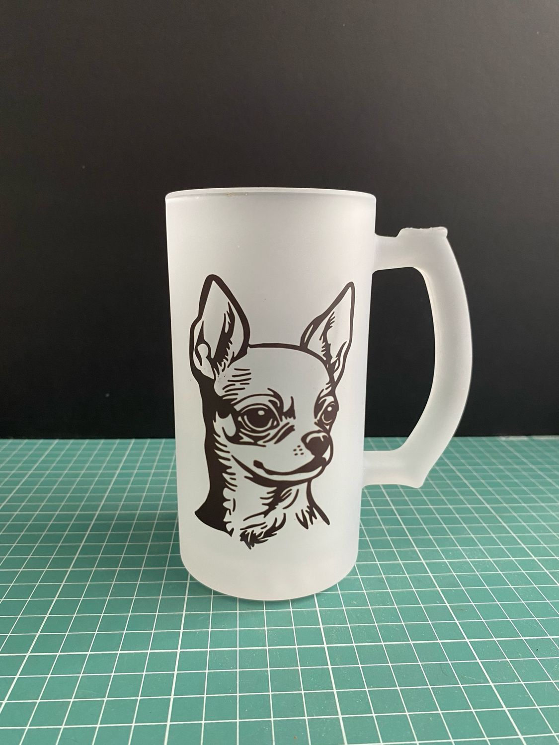 Tarro “It’s not drinking alone if the DOG is home” (diseños chihuahua)