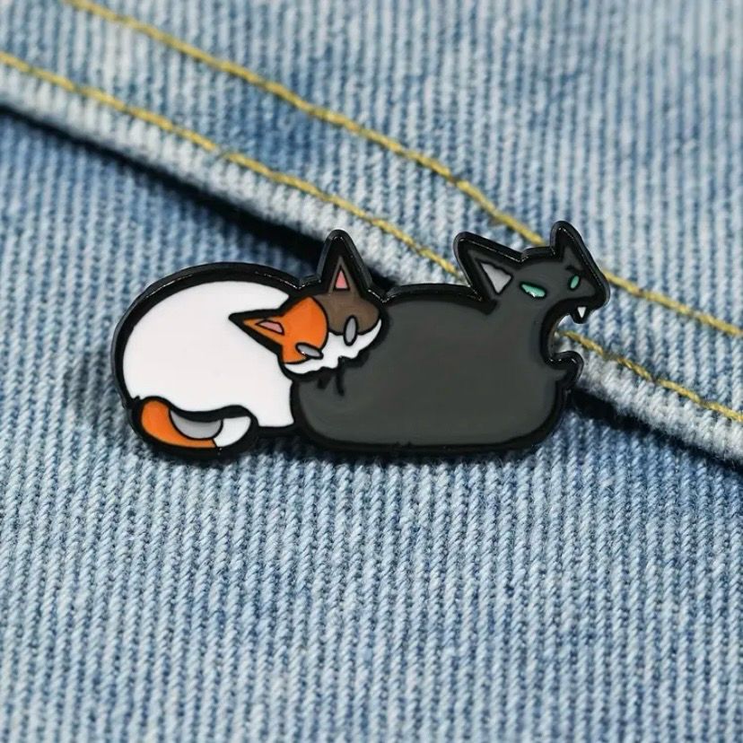 Pin “Gato mordelón”