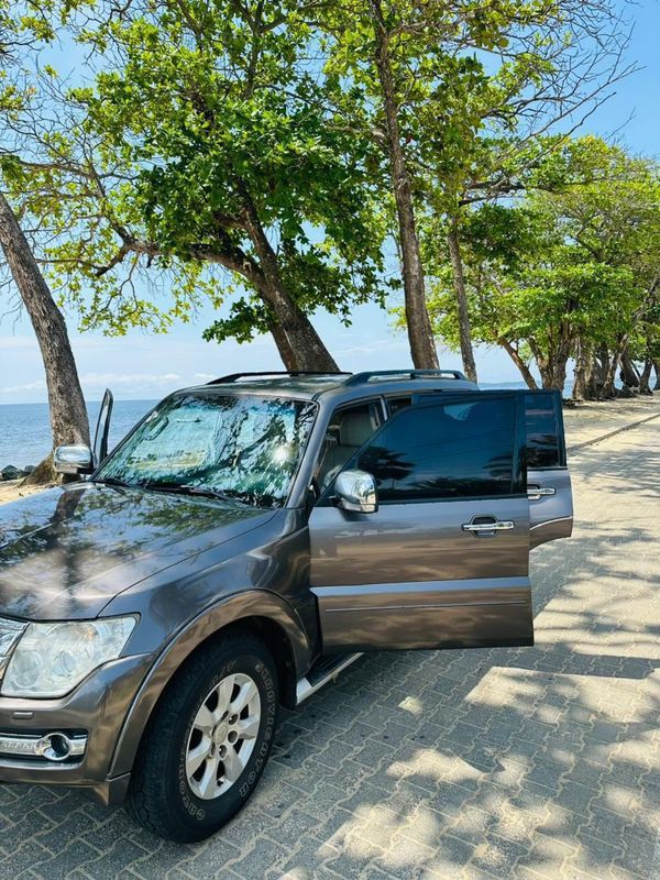 Mitsubishi Pajero GLS f