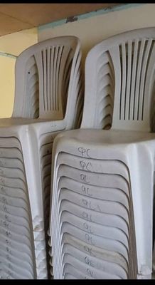 Chaises et tables