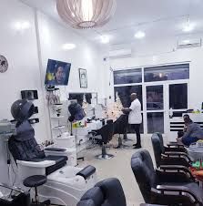 SALON DINA