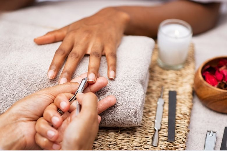AYITO (Manicure - pedicure) A la gare routière f
