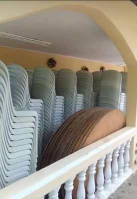 Chaises et tables