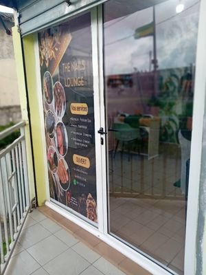 THE NAILS LOUNGE