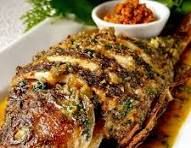 Le poisson braisé