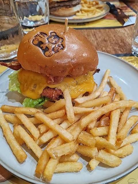 Le fast-food restaurant, Teddy urbane