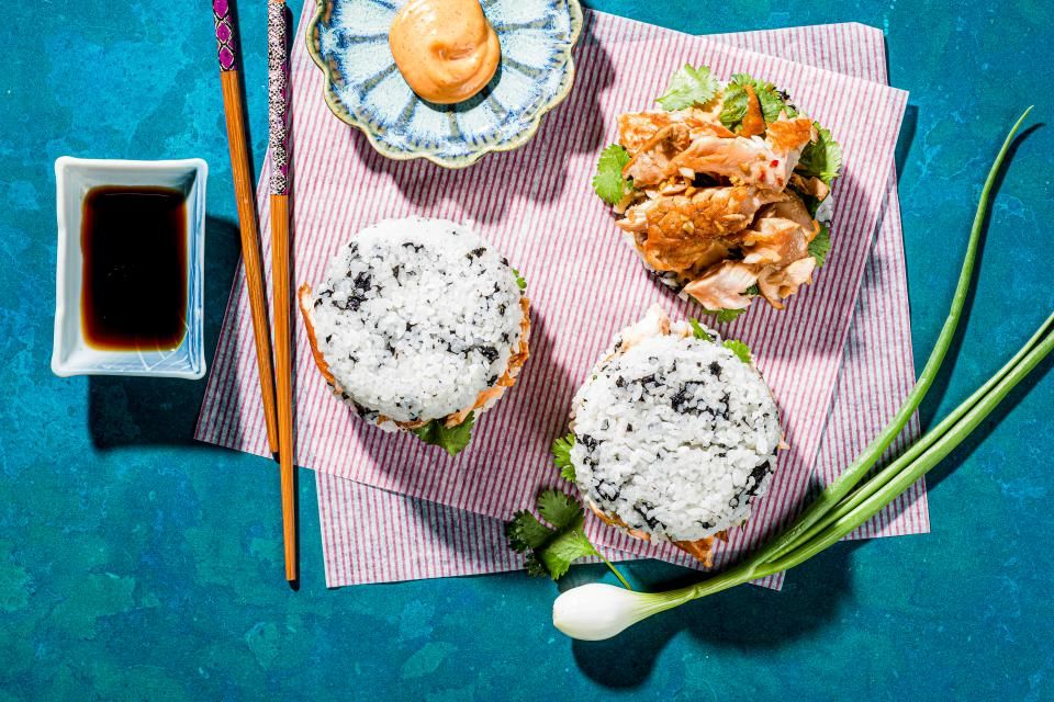 Bap burger au saumon (burger de riz)