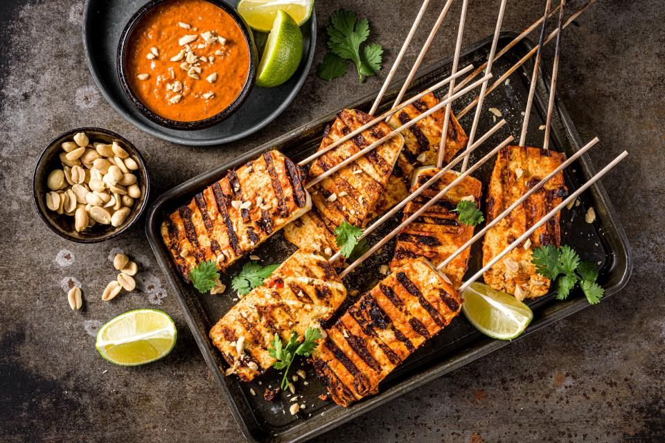 Brochettes grillées de tofu tandoori
