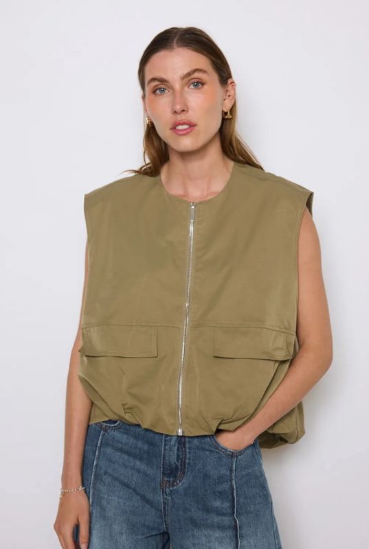 Steve sleeveless vest 51117B