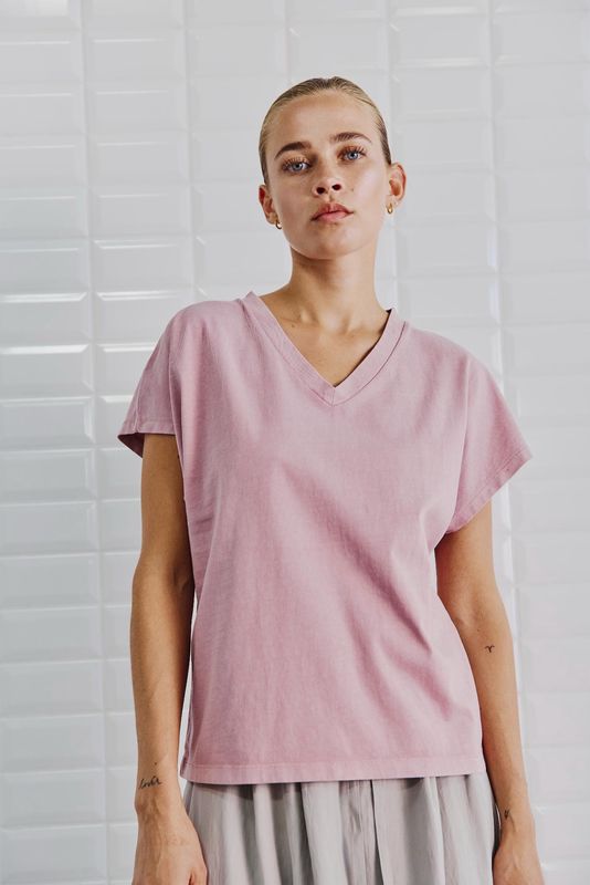 WBLNicole SS V-Neck Tee
