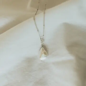 Plain Pearl Necklace