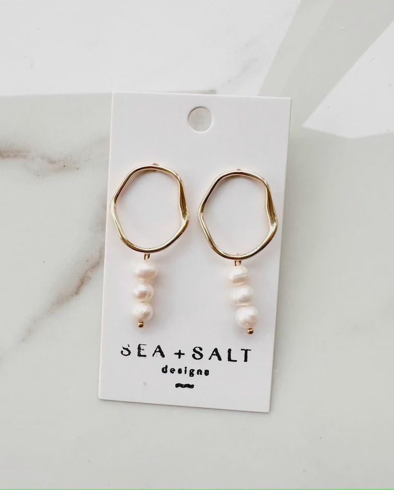 Gold &amp; Pearl Curved Circle Dangle