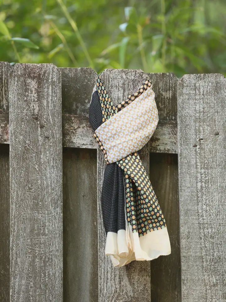 Geometric Acrylic Scarf #224800