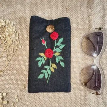 Flower Embroidered Soft Linen Padded Glasses Case