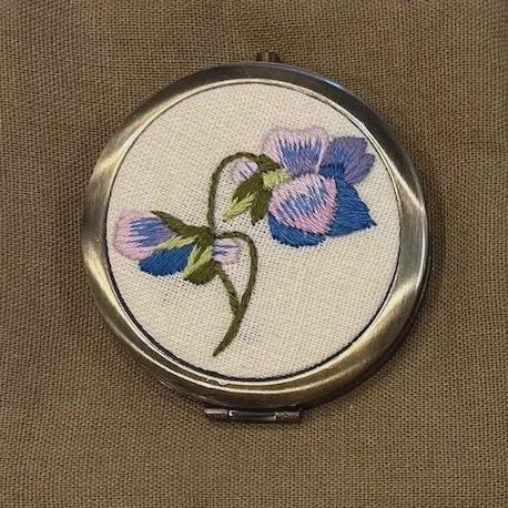 Floral Embroidered Compact Mirror, Collection Leylani
