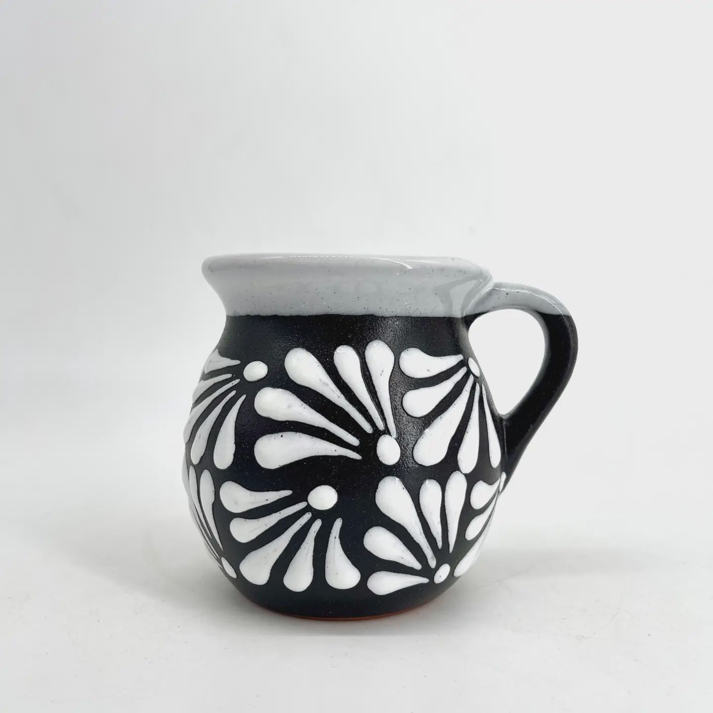 Traditional Ceramic Jarrito Cup in Black-White