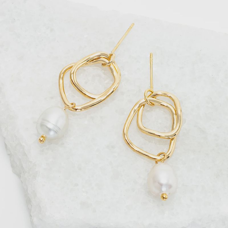 Everlasting Pearl Earrings in Gold