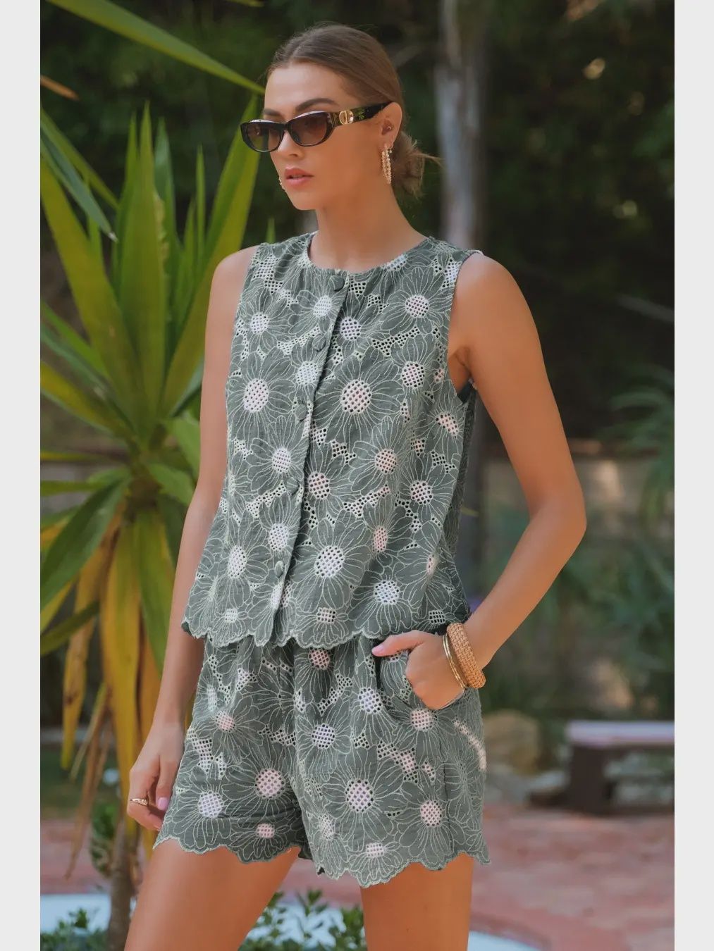 Plus Eyelet Lace Sleeveless Vest &amp; Short Set Up