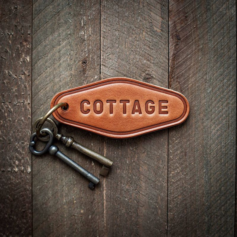 Cottage Leather Keychain Motel Style(1)