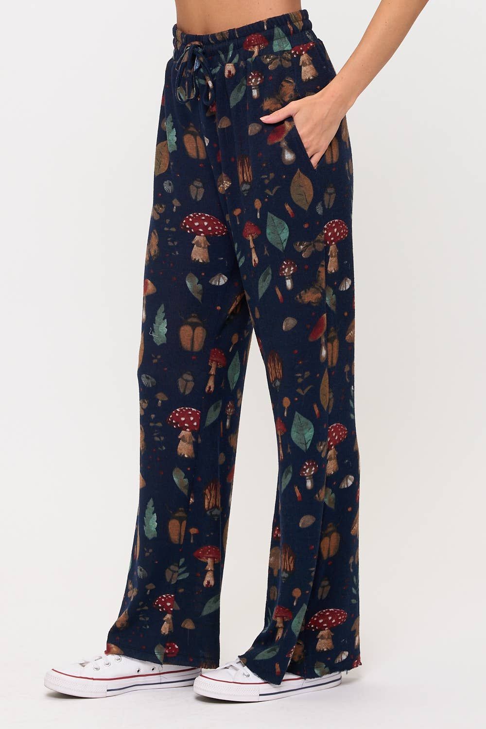 MUSHROOMS AND BUGS PRINT FLARE PANT