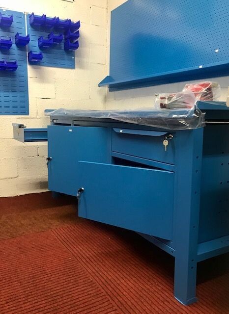 Banco completo con cassettiere dim. (mm):  2007x705x855 h