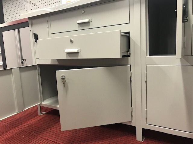 Banco con piano in lamiera 2000 x 670 x 900 BL350