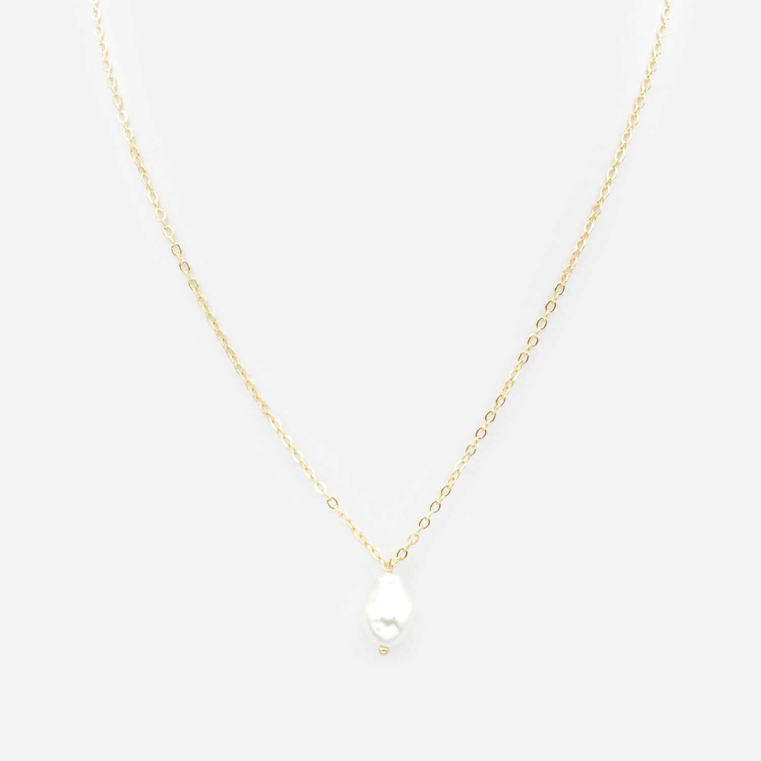 Collier doré avec perle en solo