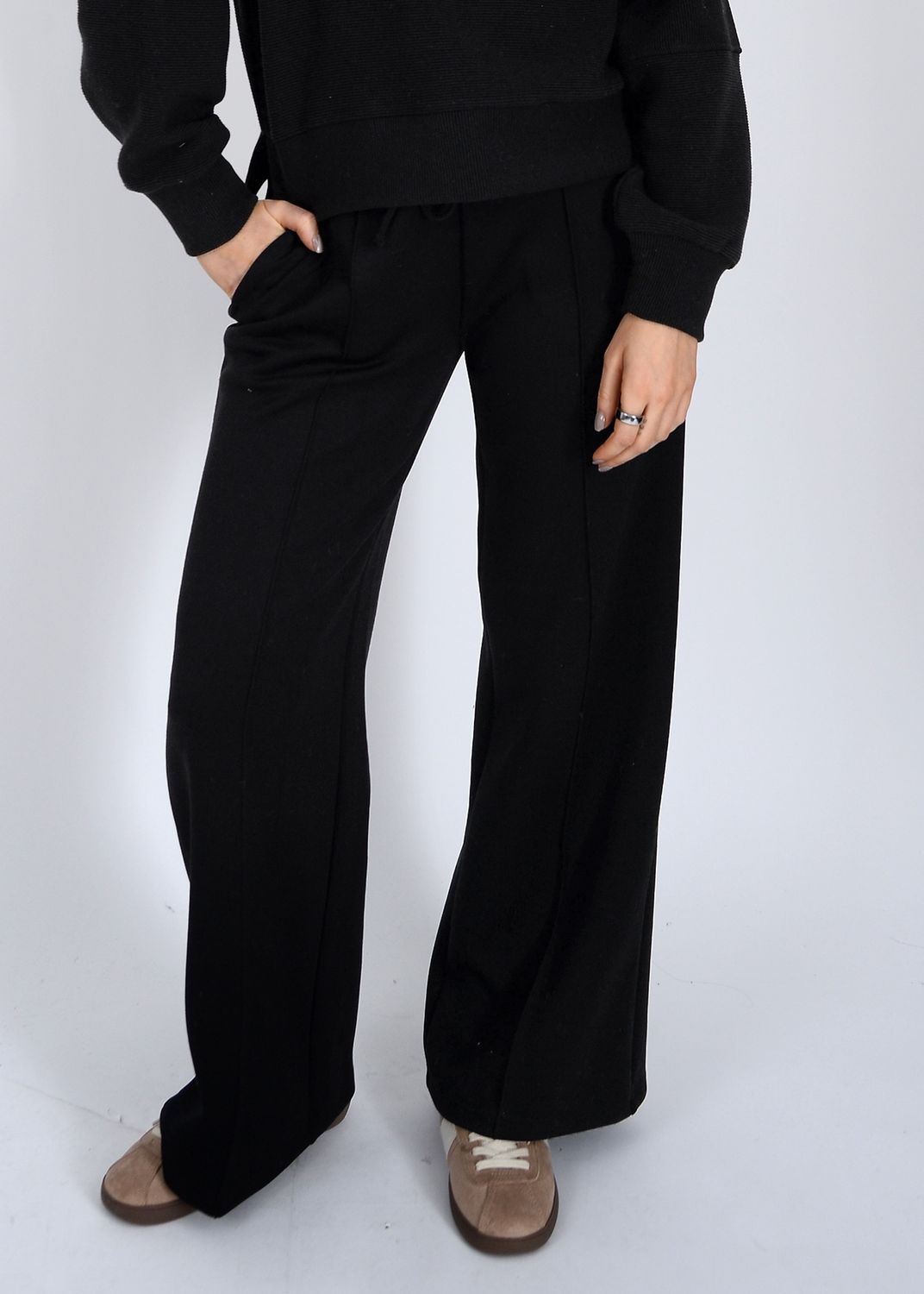 42T004S - Black