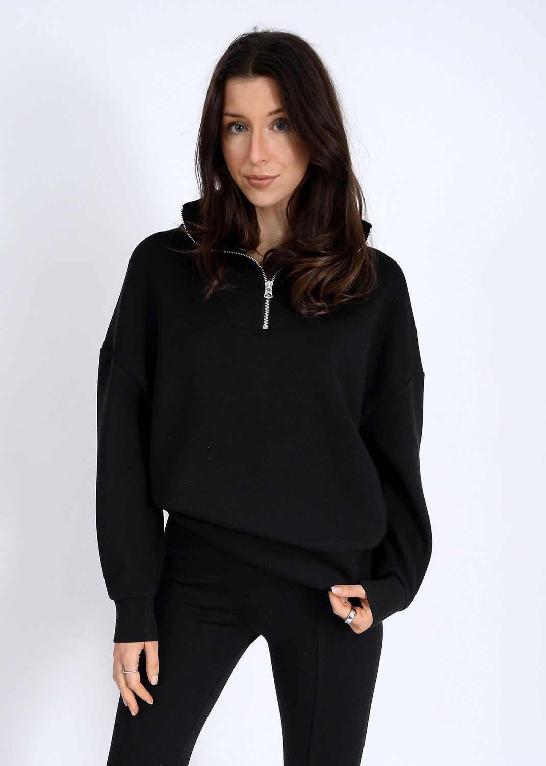 77T007S - Black