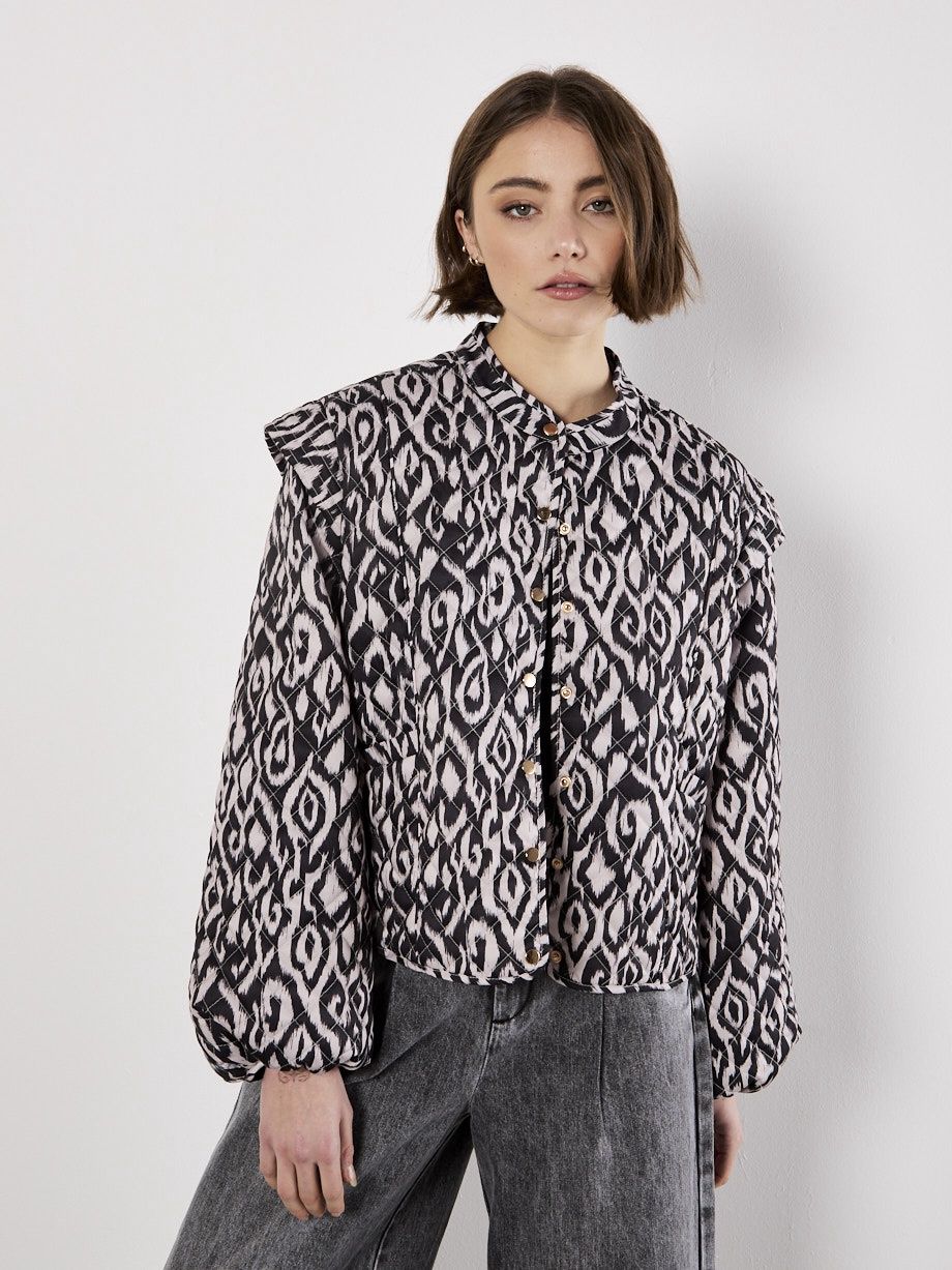 X132744 - Black