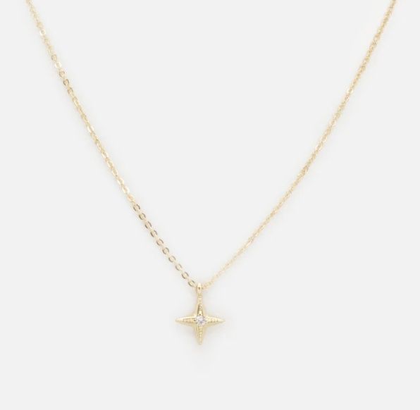 Collier doré breloque petite étoile avec zircon cubique