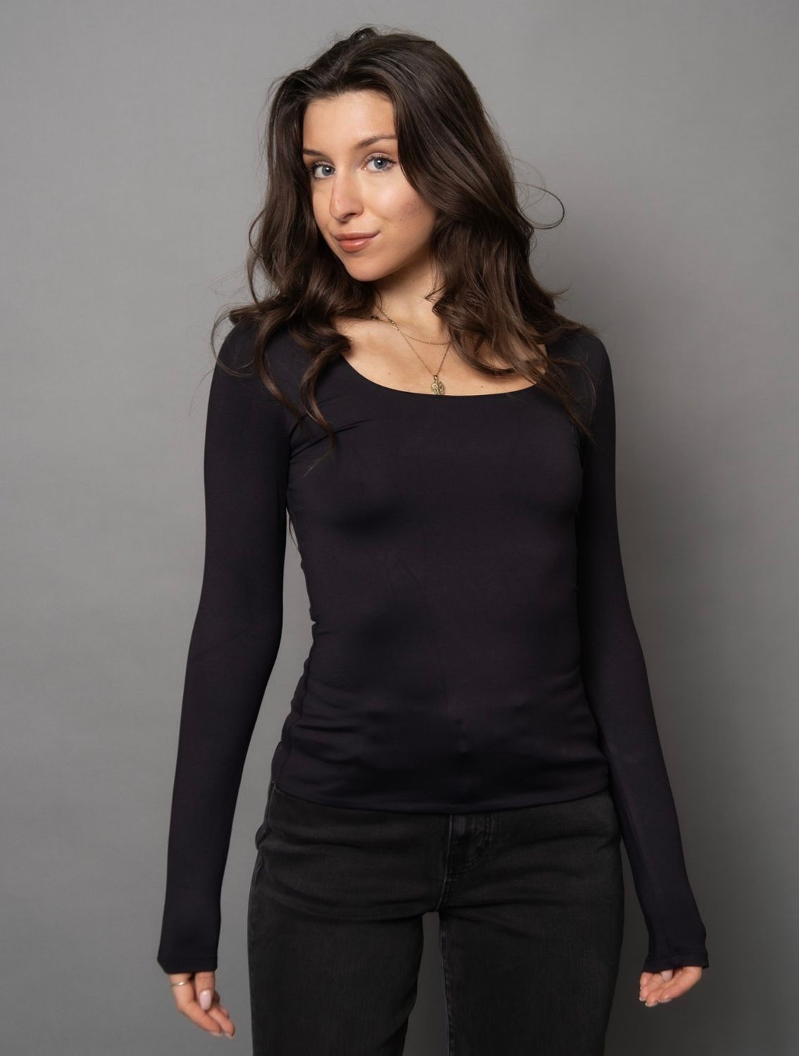 MARIANA 23 SIGNATURE SECOND SKIN LS SCOOP TOP-BLACK