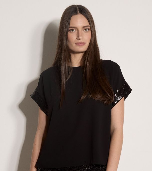 X228829 - Black
