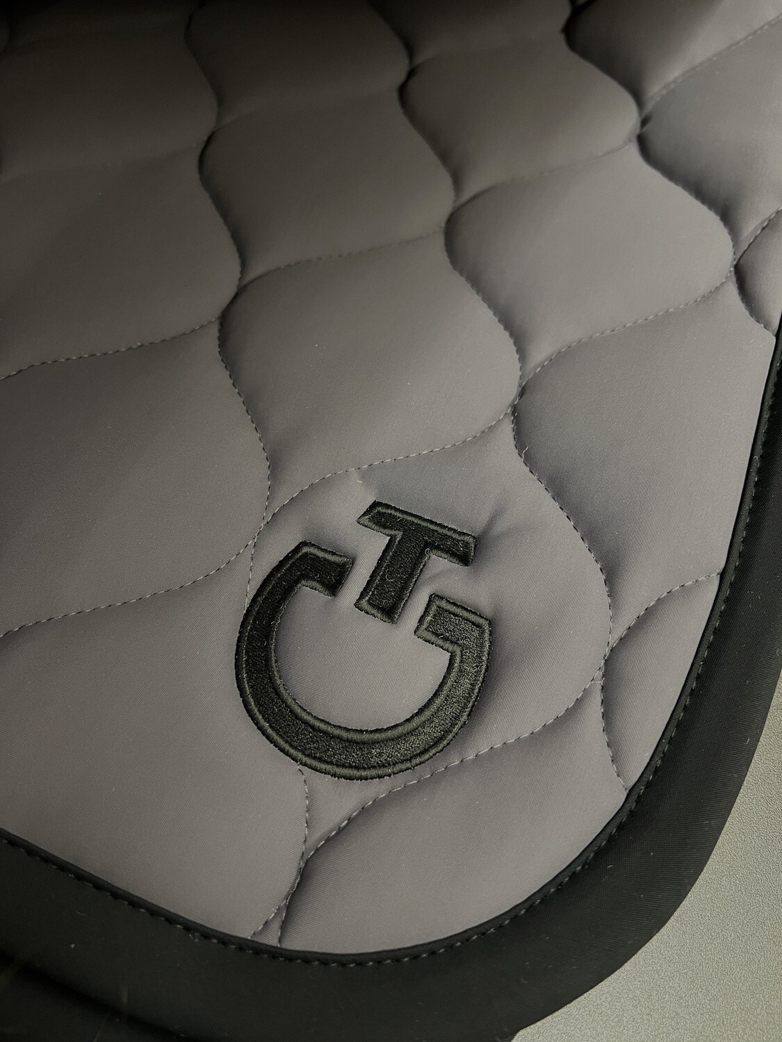 Cavalleria Toscana New Circular Quilted Jersey Saddle Pad, Color: Dark Grey (8B99), Size: Jump