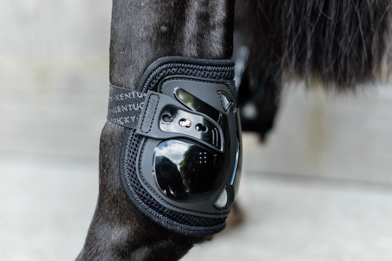Kentucky Moonboots Air, Color: Black, Detail: Velcro, Size: M