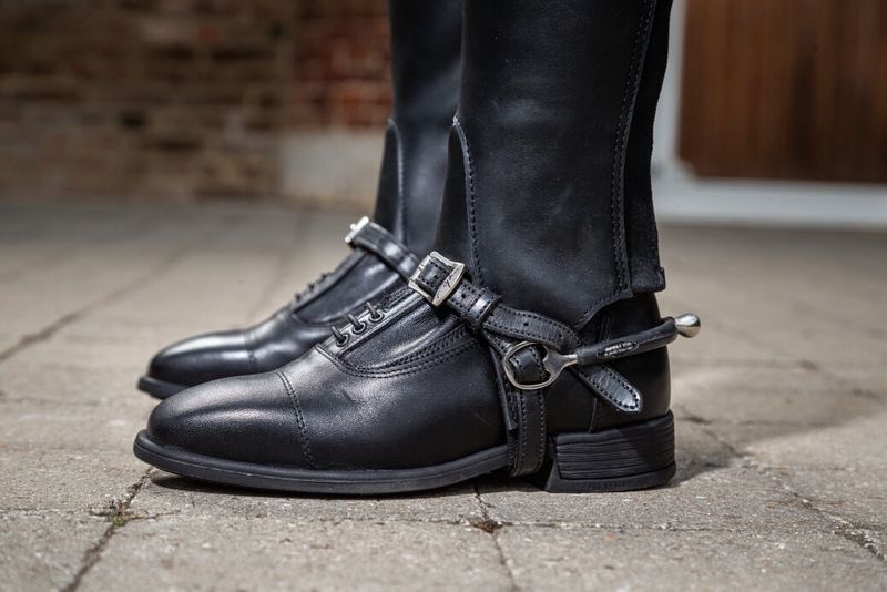 Dy&#39;on Leather spur straps