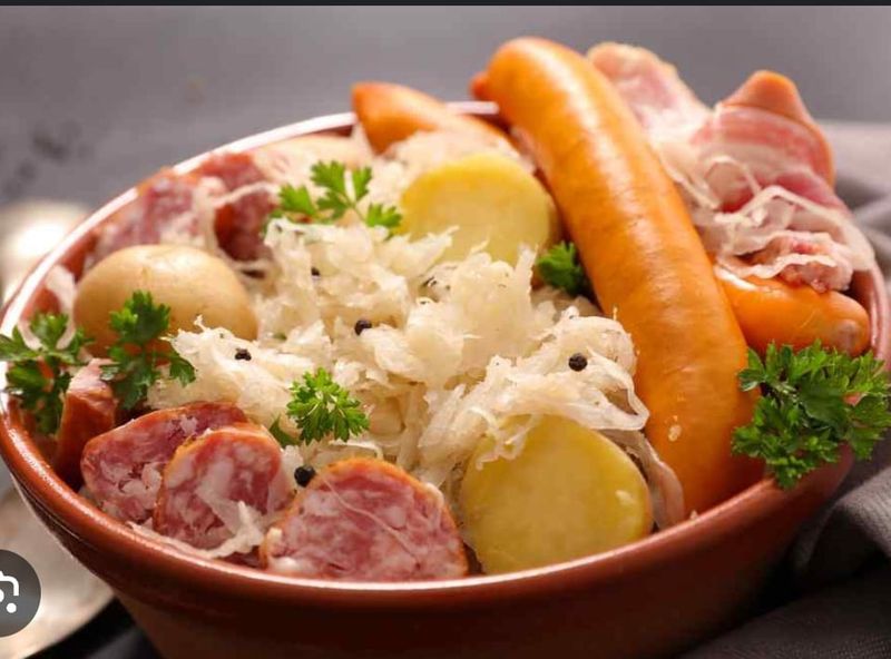 CHOUCROUTE GARNIE