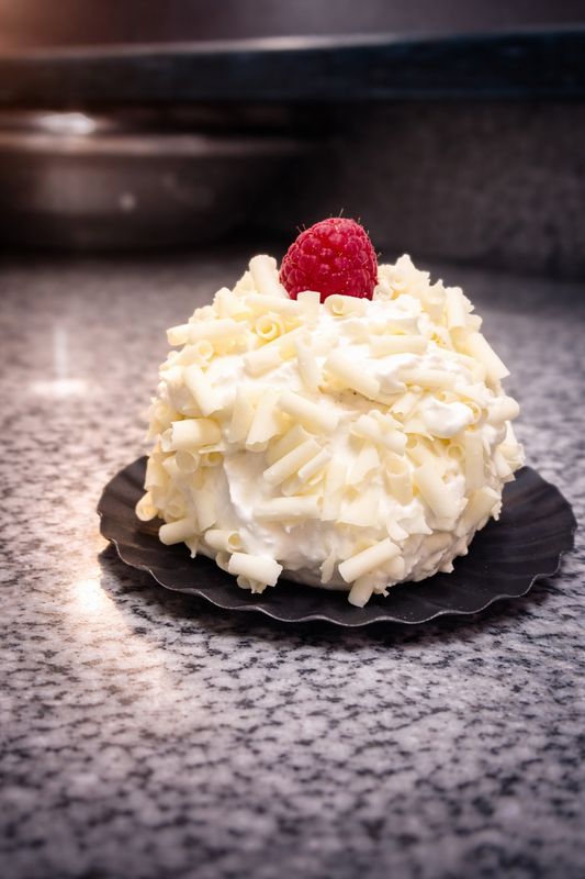 Tous les vendredis samedis et dimanche  Mini merveilleux chocolat blanc fruits rouge