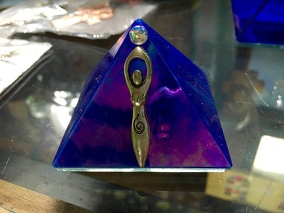 Glass Pyramid Box (Blue Iridescent Goddess, 2-inch)