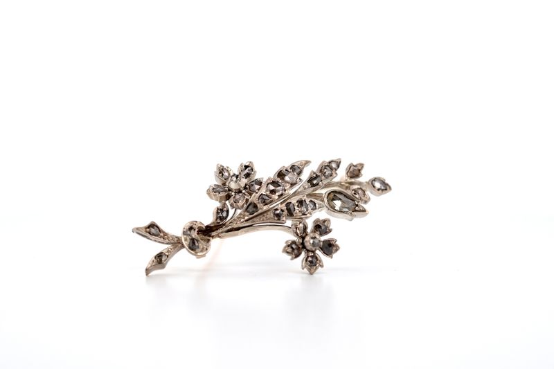 Antike Brosche aus 750er Gold mit Altschliff-Diamanten – Florales Design um 1880