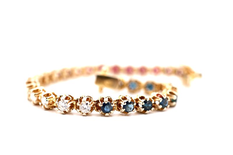 Luxuriöses Tennisarmband aus 750er Gold mit Brillanten, Saphiren & Rubinen (ca. 3,20 ct)