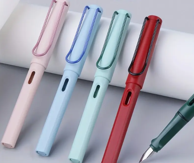 Stylish Plastic Fountain Pen with refill for ink