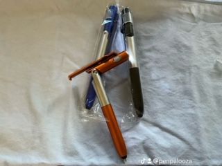 Flash light gel pen