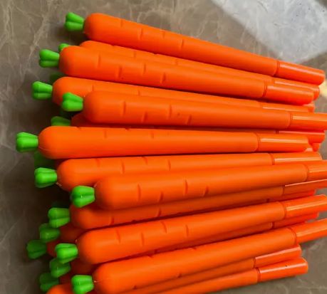 Cute cartoon simulation vegetable carrot black gel pen.