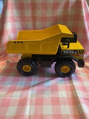 Tonka Classic Mighty Dump Truck