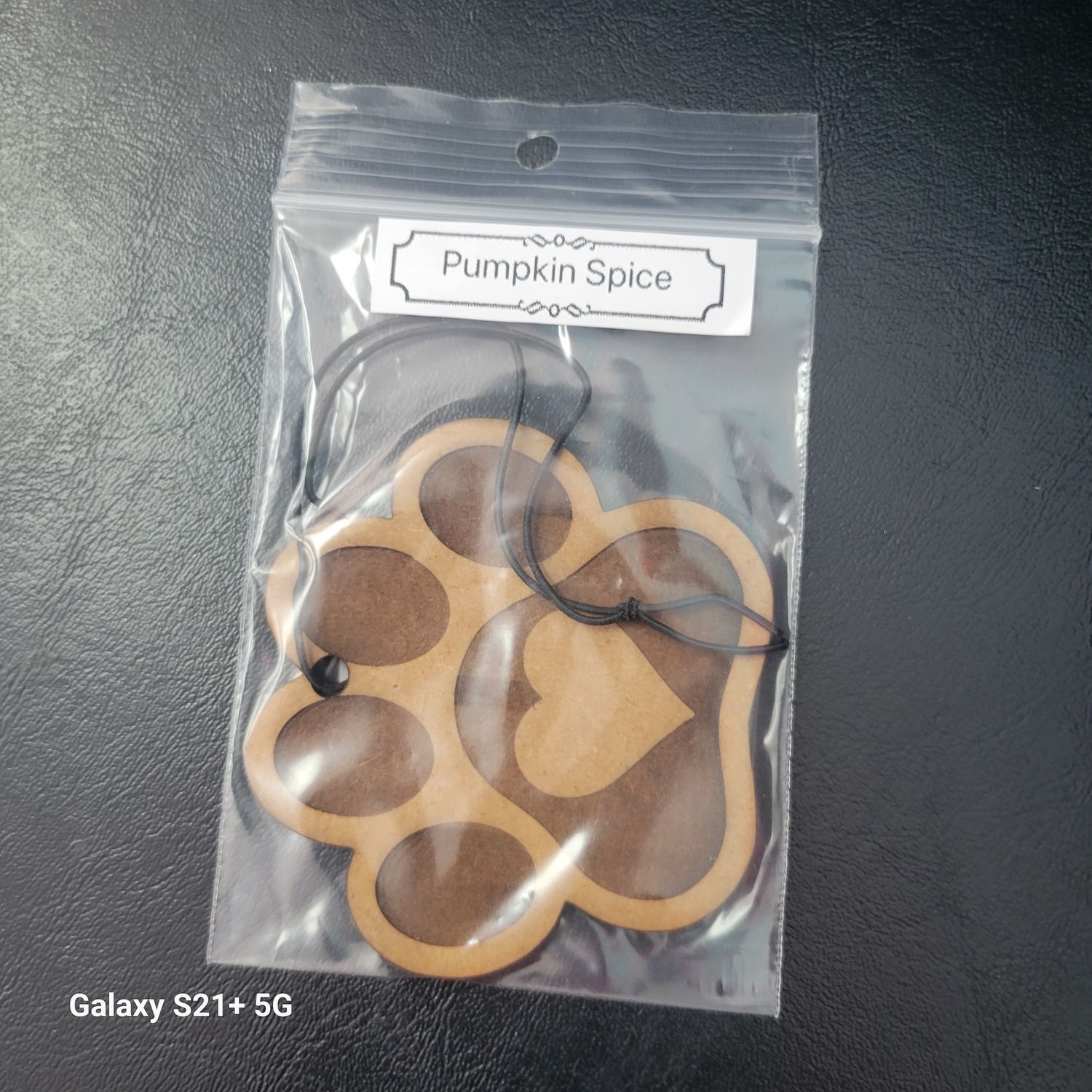 Fernando Car Freshener Paw Print Pumpkin Spice Scent