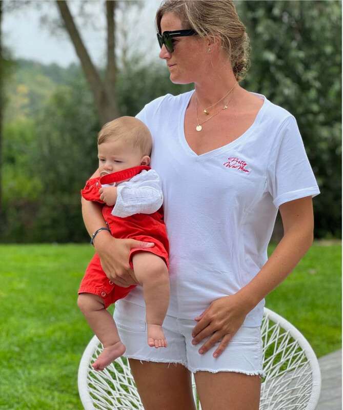 T-shirt met V-hals &#39;Pretty WOMUM&#39;