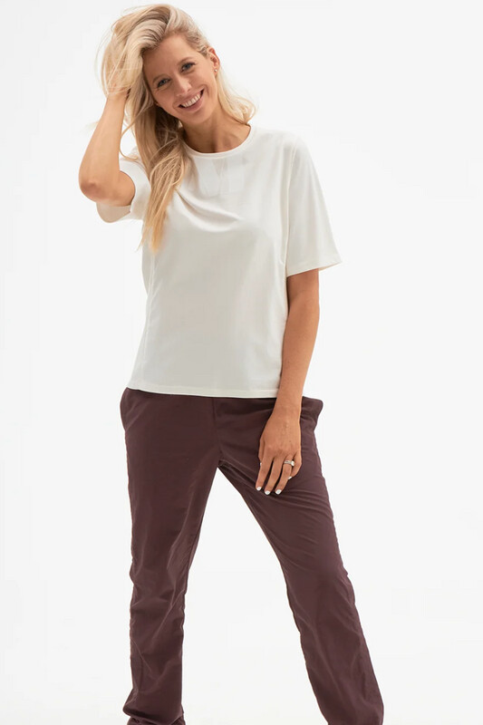 Wit T-shirt &#39;Who run the world? MUMS&#39;