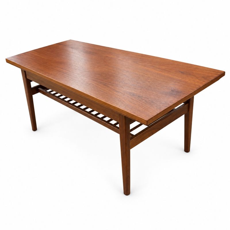 Kai Kristiansen – Rare Table Élévatrice en Teck, Danemark 1960